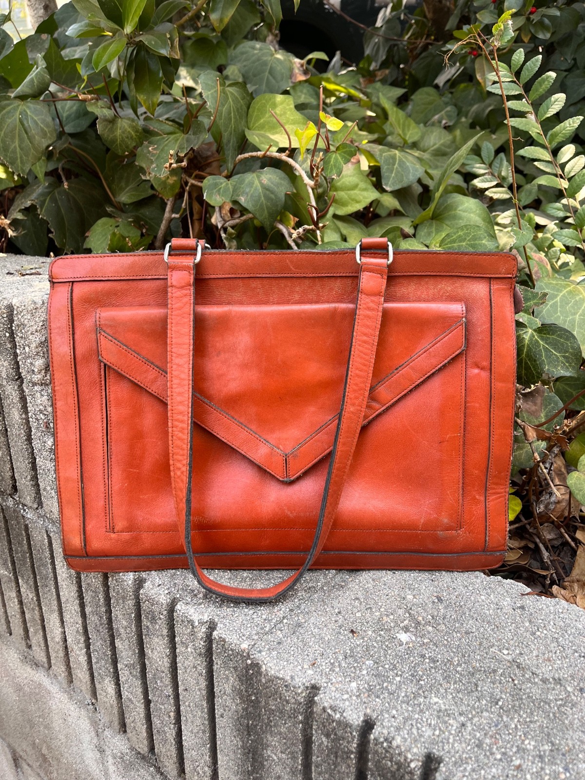 Vintage 70’s Brown Leather Shoulder Bag / Messenger/ Laptop Bag. Envelope Snap.