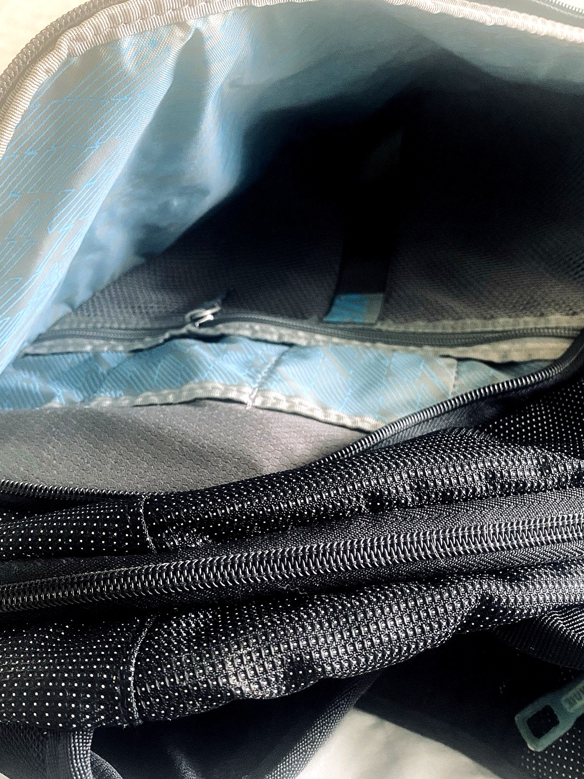 Thule Crossover Sling Bag – Excellent Pre-owned Condition!