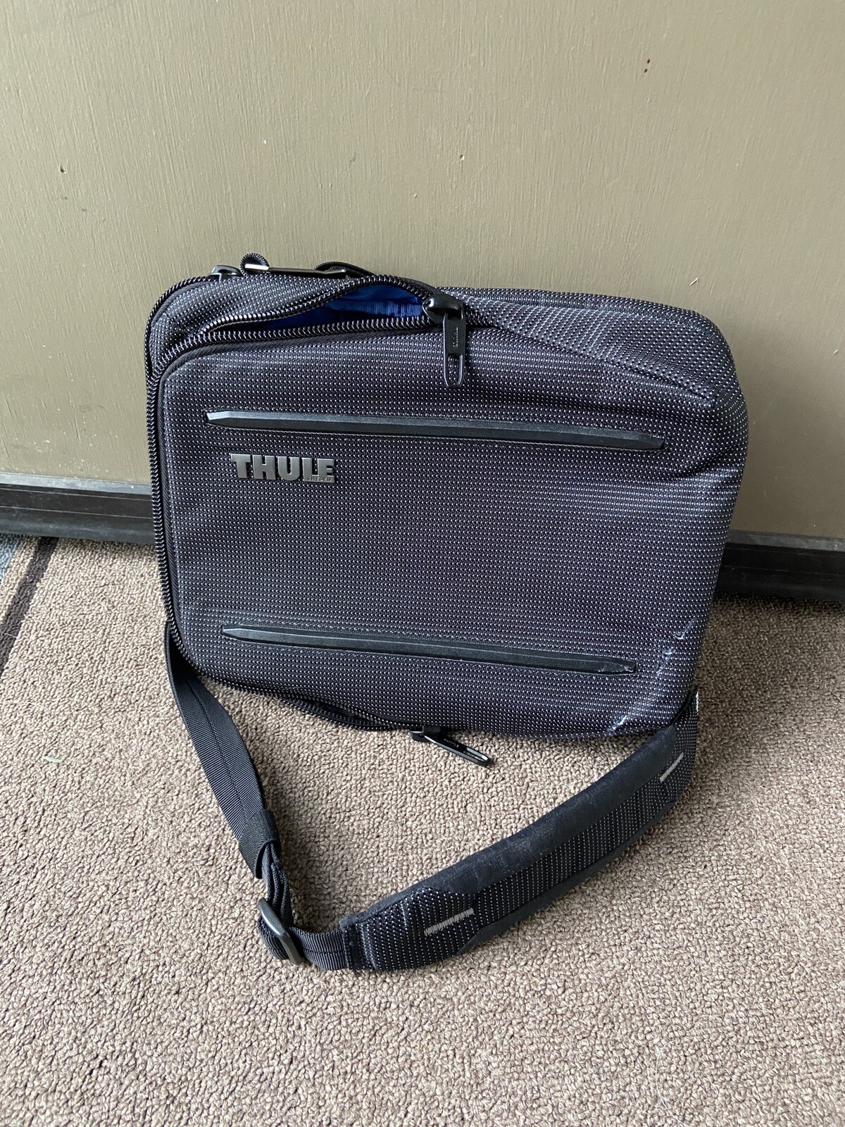 Thule Crossover 2 Crossbody Tote Travel Bag RFID Safety Bag Small Personal