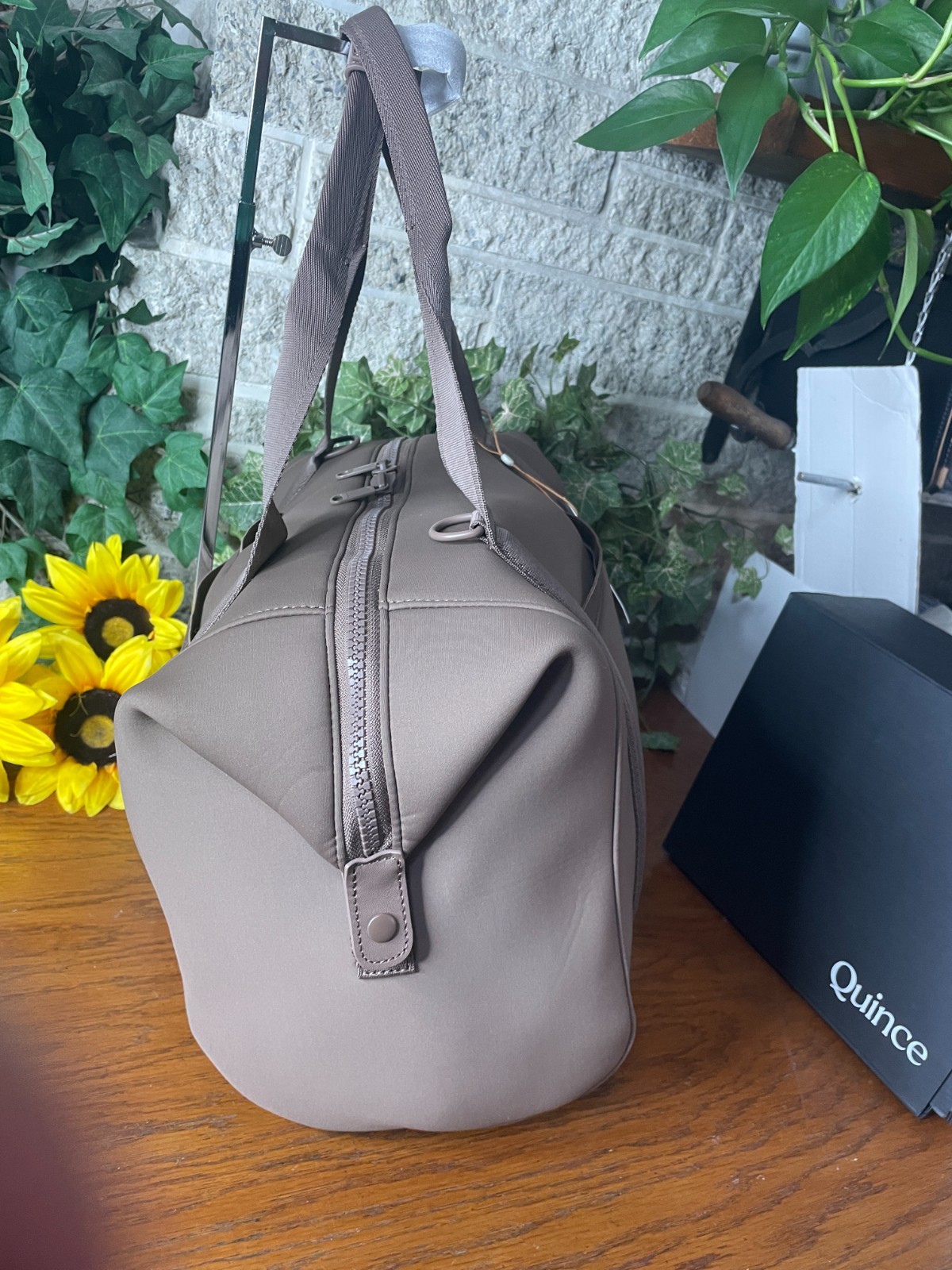 NWT QUINCE ALL DAY NEOPRENE DUFFLE TRAVEL DUFFEL BAG TRAVEL ESPRESSO MSRP $102