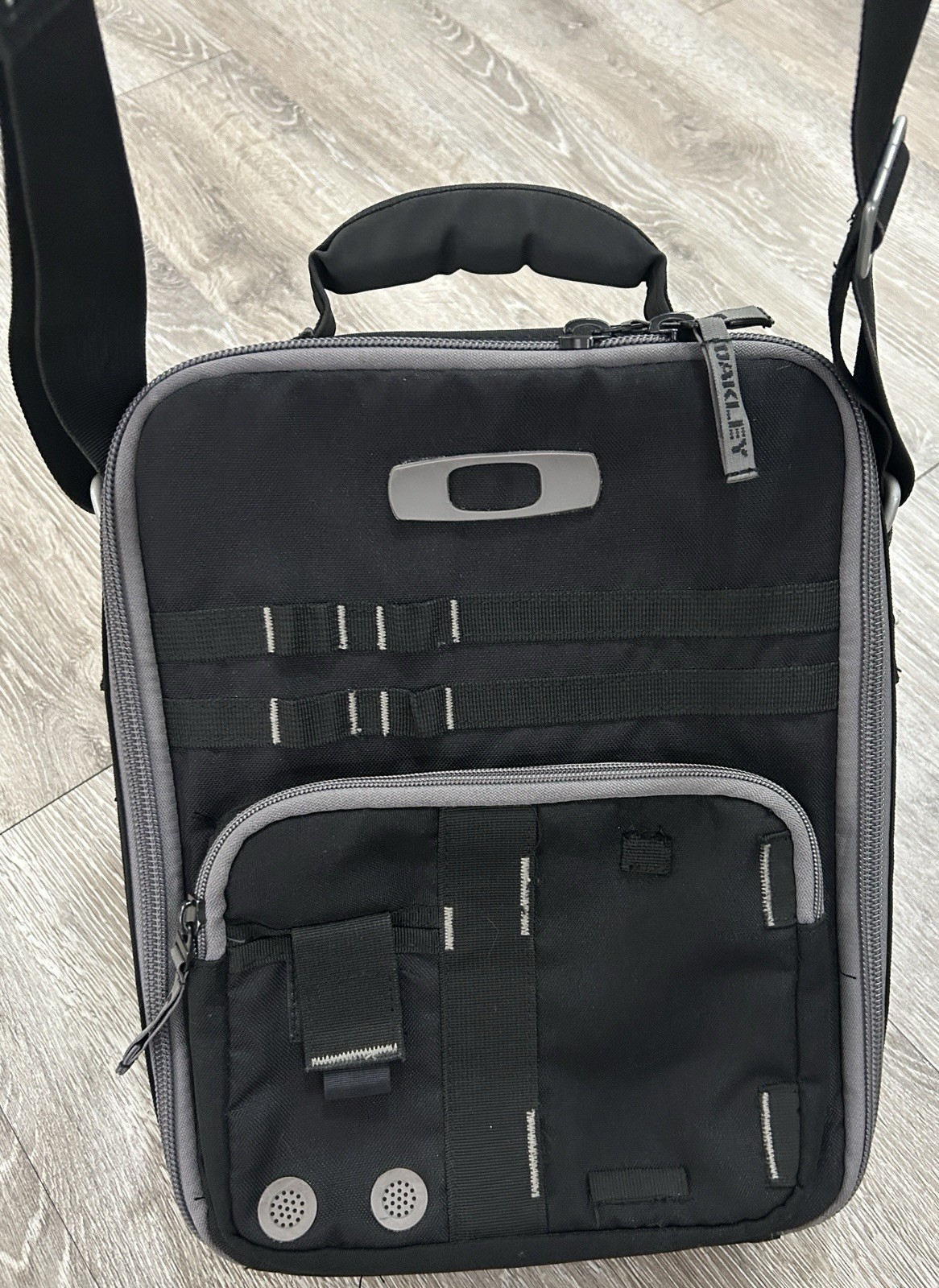 Oakley Checkpoint Vertical Laptop Messenger Bag Black, Padded, Tactical, 14×12