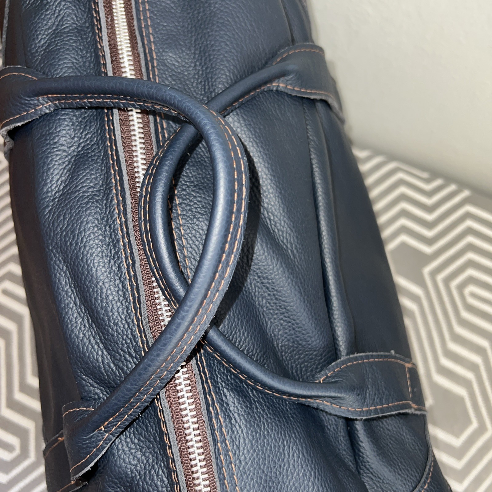 Ian James Navy Blue Leather Logan Duffle 20x12x7 Sport/Travel Shoulder Strap Bag