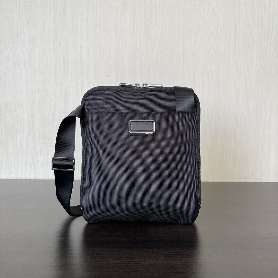 TUMI Arrive Olten Shoulder Bag Sleek Black Cross body Mens Business outlet