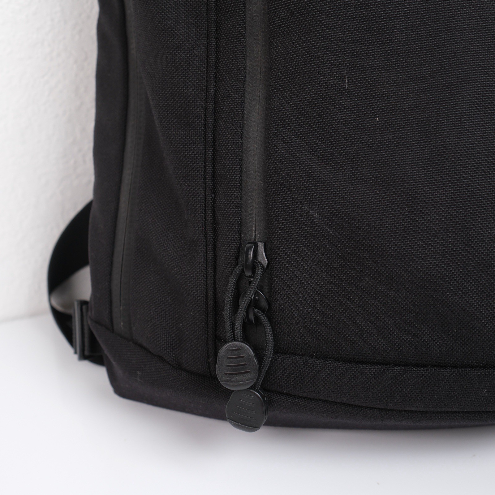 Vtg Tom Bihn Buzz Sling Bag Backpack Ballistic Nylon Messenger USA Airplane