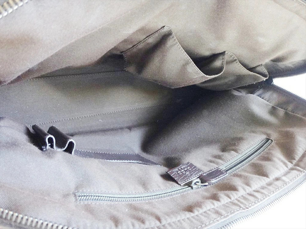 Gucci Business Bag Leather Signature Lock Black Present Document Computer PC