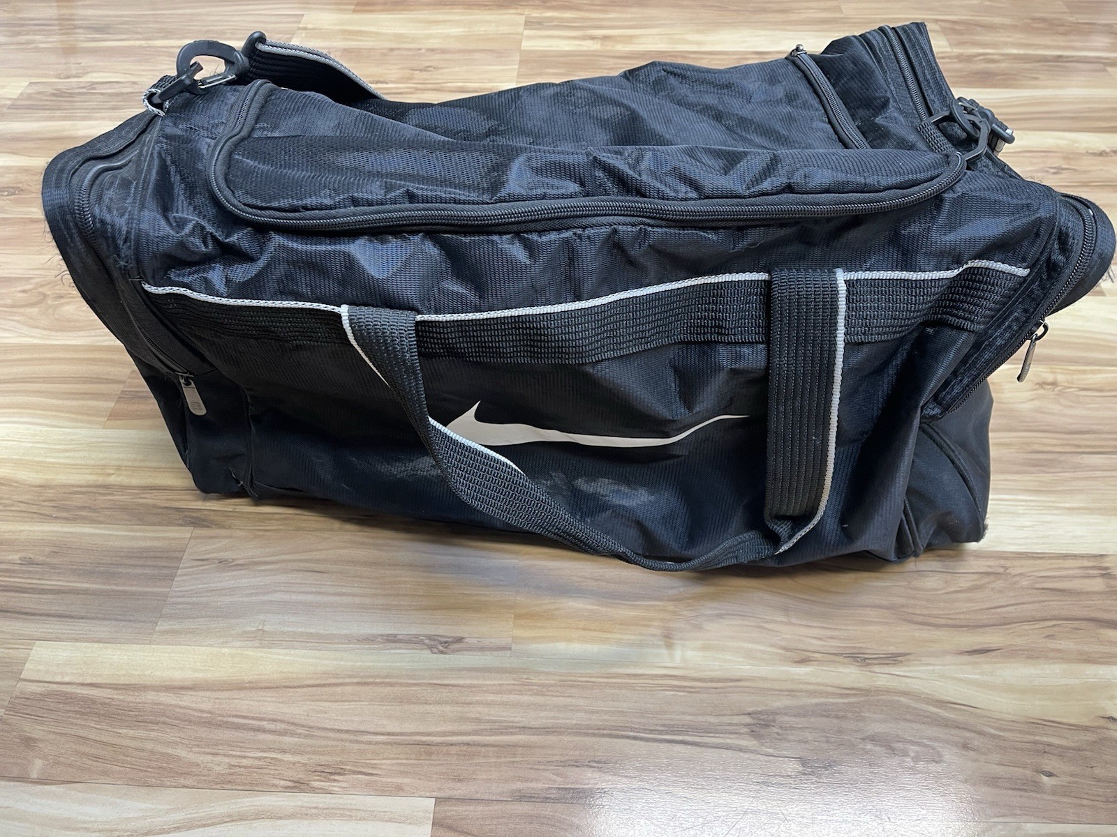 Vtg Y2K Nike Team Big Swoosh Black 100% Nylon Duffle Bag Clean!23x12x12