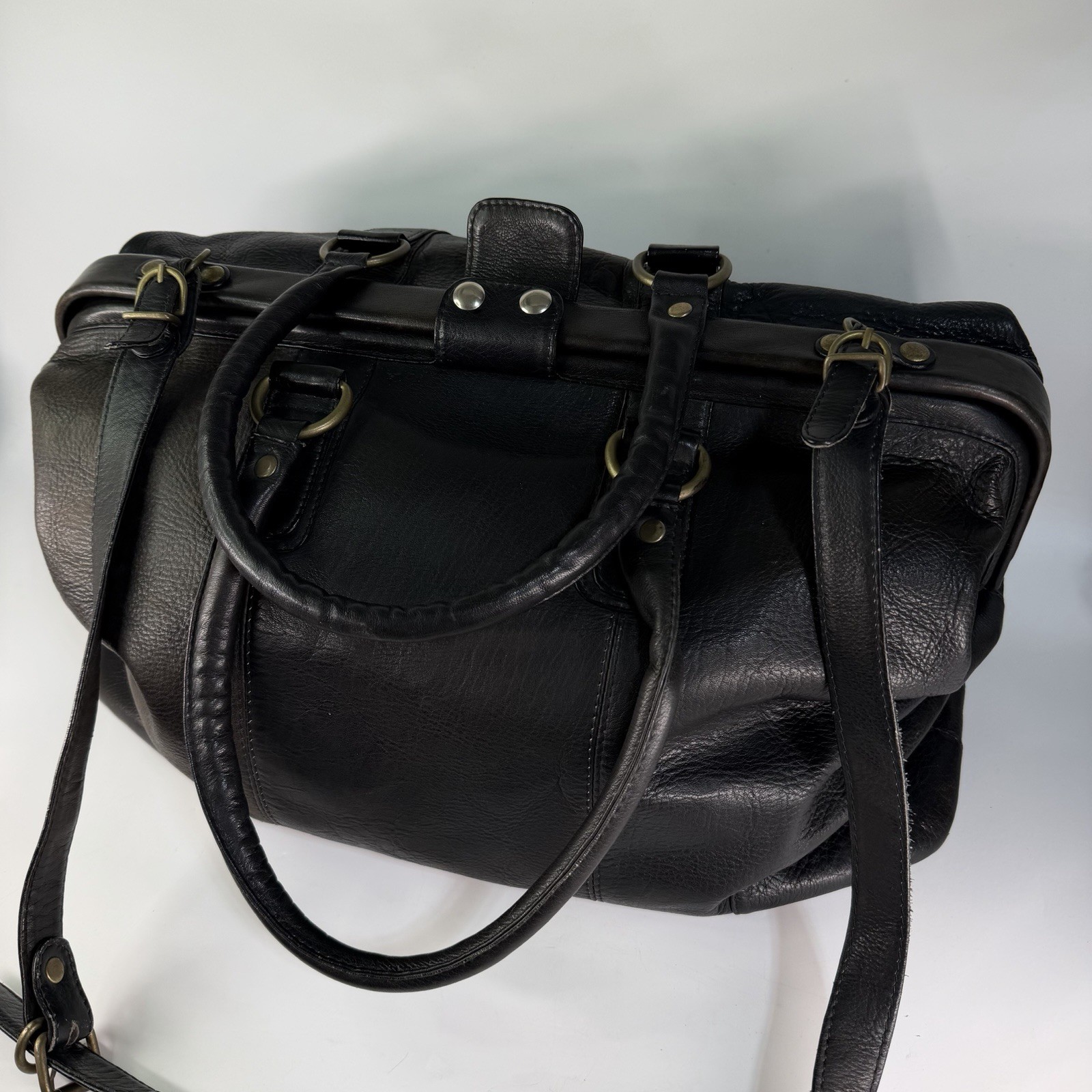 Vintage Orvis Leather Duffle Bag Weekender Crossbody Doctor Travel Carry On RARE