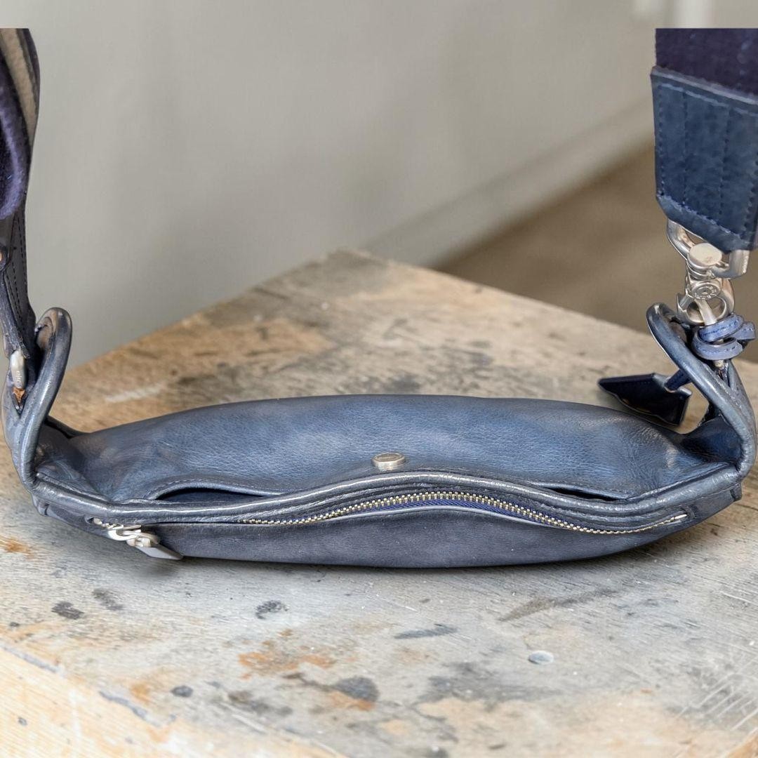 aniary Half Moon One Shoulder Leather Bag Navy Men’s All Leather 30cm Auth