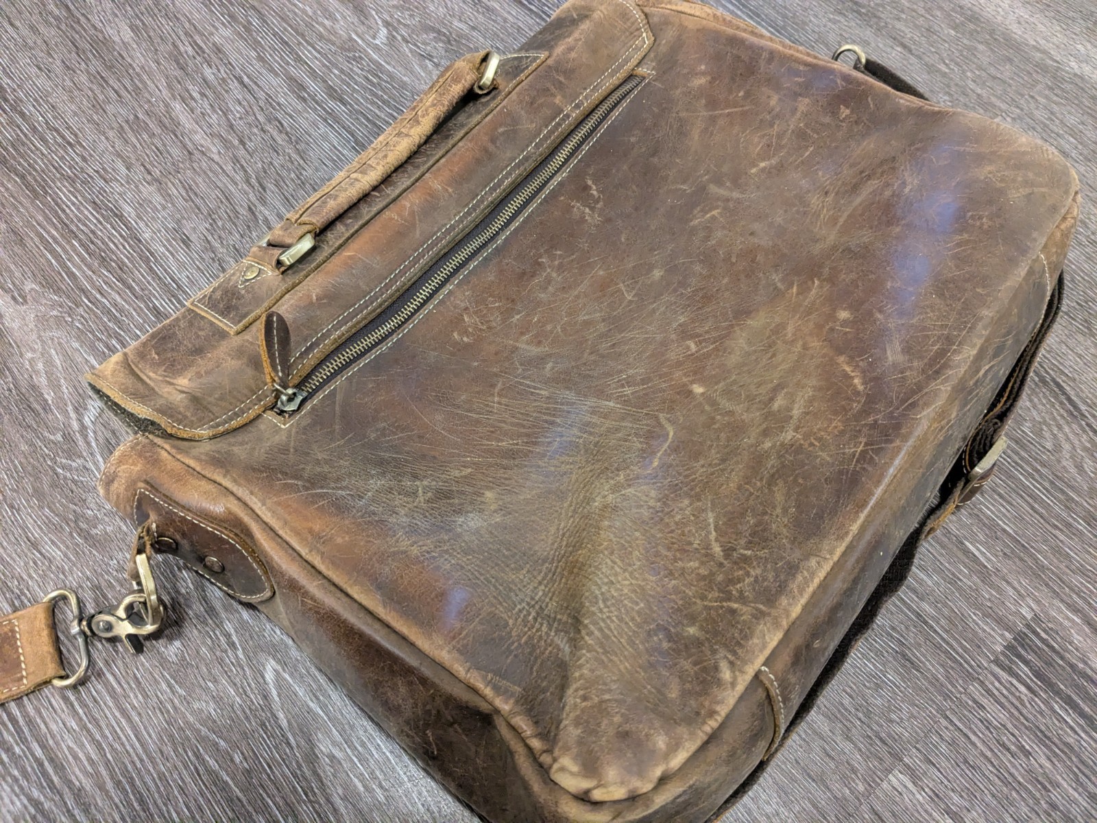 Kattee Men’s Leather Satchel Briefcase. Crazy Horse Full Grain – Fits 15” Laptop