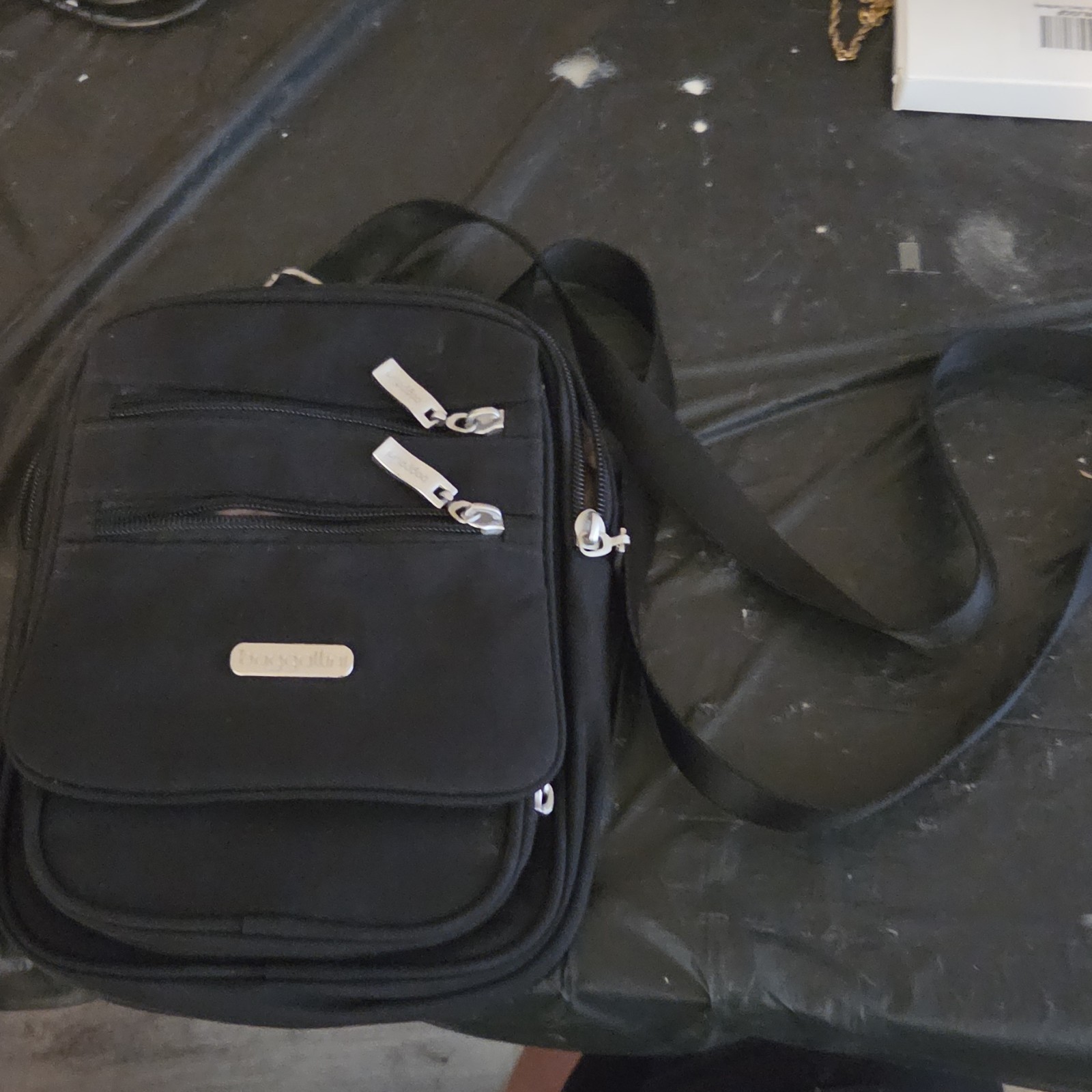 Baggallini Black Small Messenger Crossbody Bag Zip/Magnetic Closure Adjustable