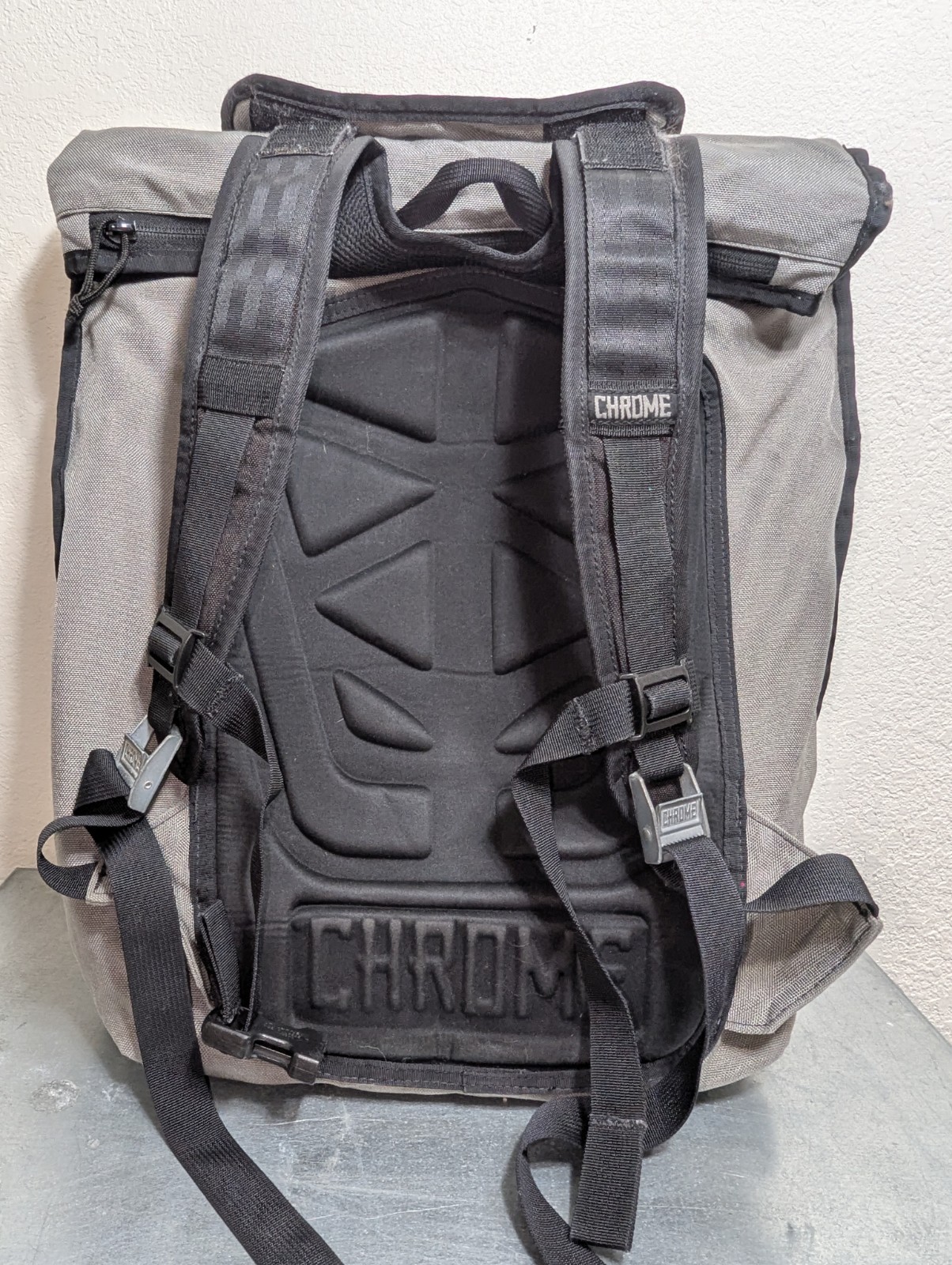 Chrome Industries Orlov Rolltop Backpack – Gray – Commuter Bag w/ Pouch