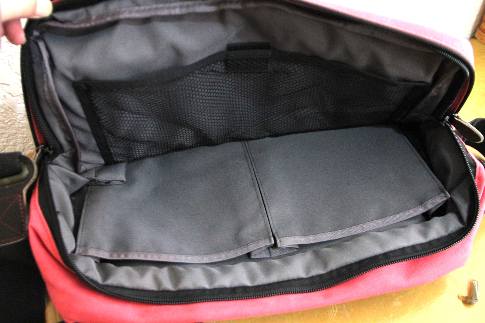 Messenger bag – Quer QCASE II Limited Edition Q10 Black/Pink Germany