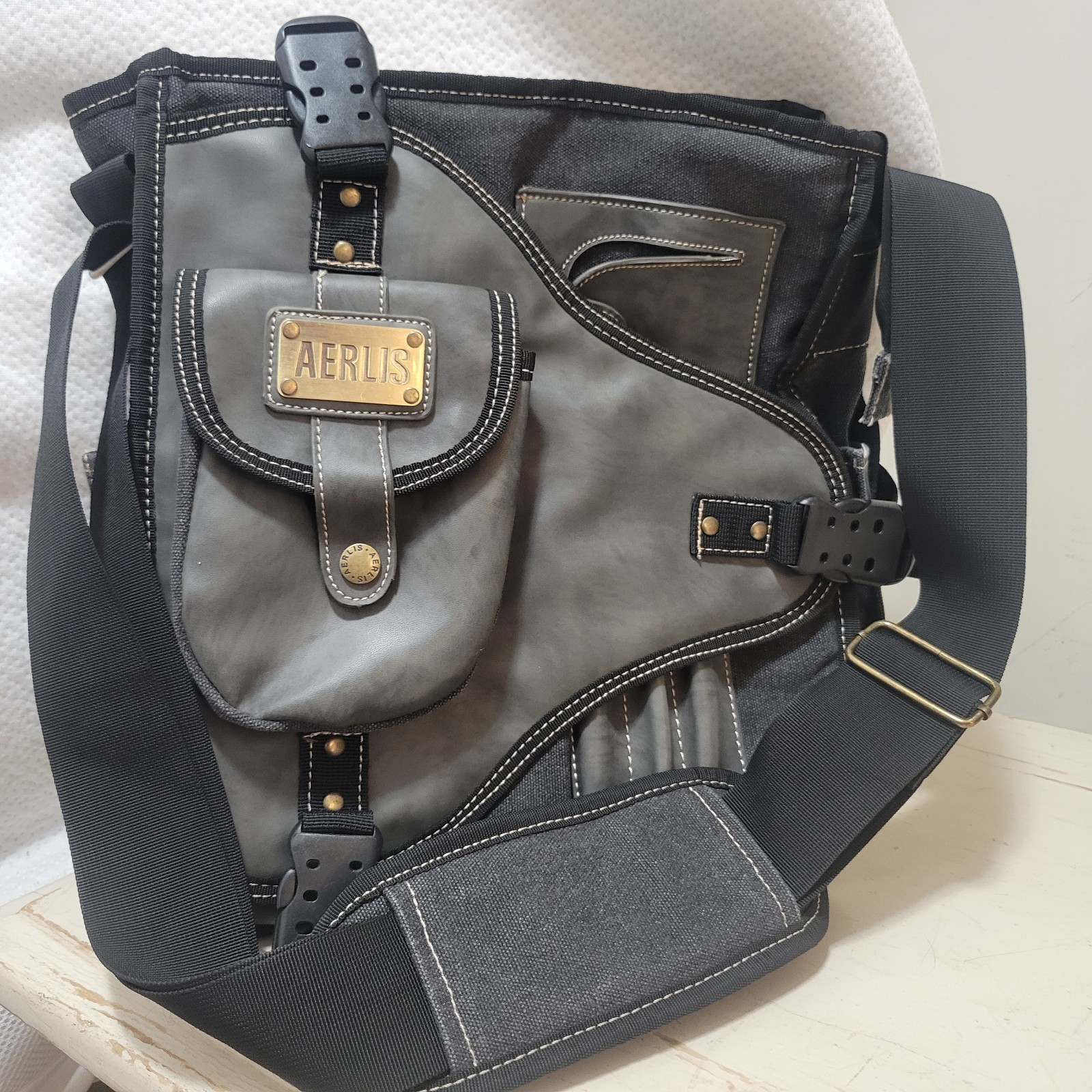 Aerlis Men’s Messenger Bag Leather/Canvas Grey Textile