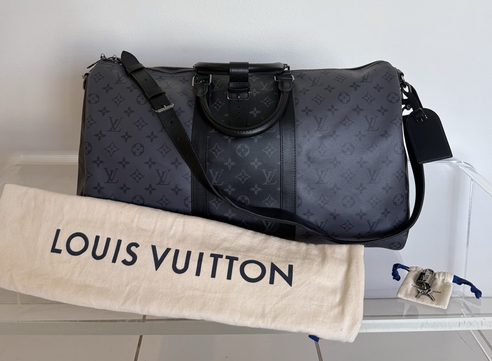 LOUIS VUITTON Keepall 50 Bandoulière in Monogram Eclipse Reverse – 💯 AUTHENTIC