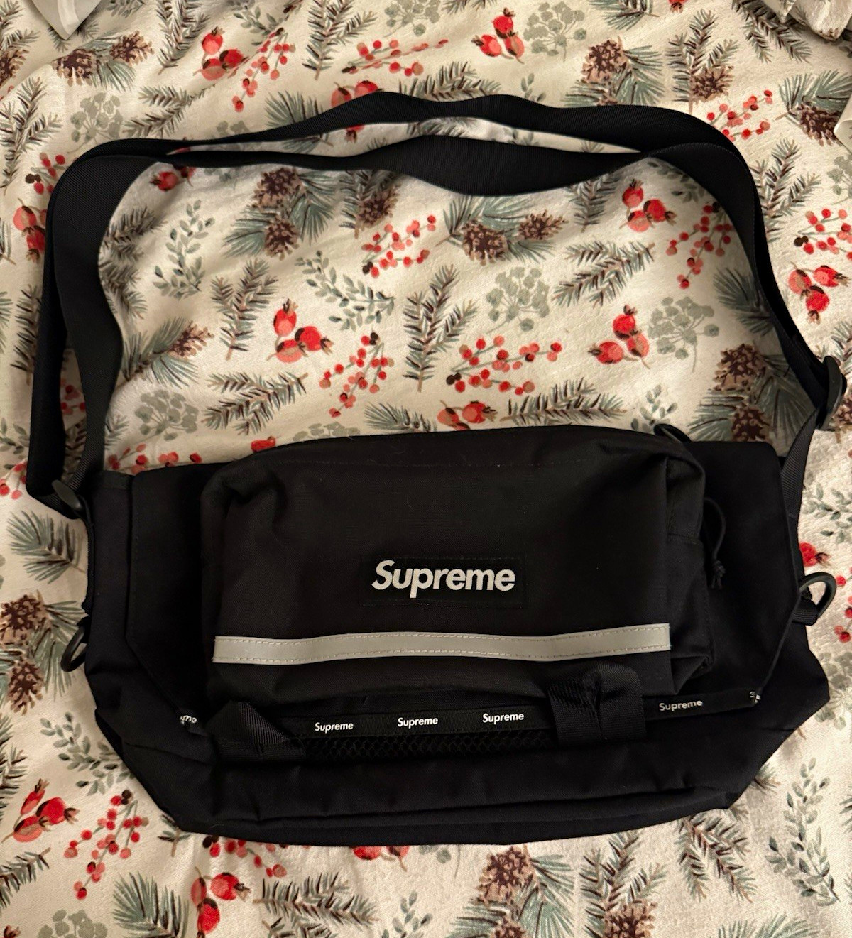 SUPREME FW24 MESSENGER BAG GREAT CONDITION STRAIGHT FROM SF SUPREME