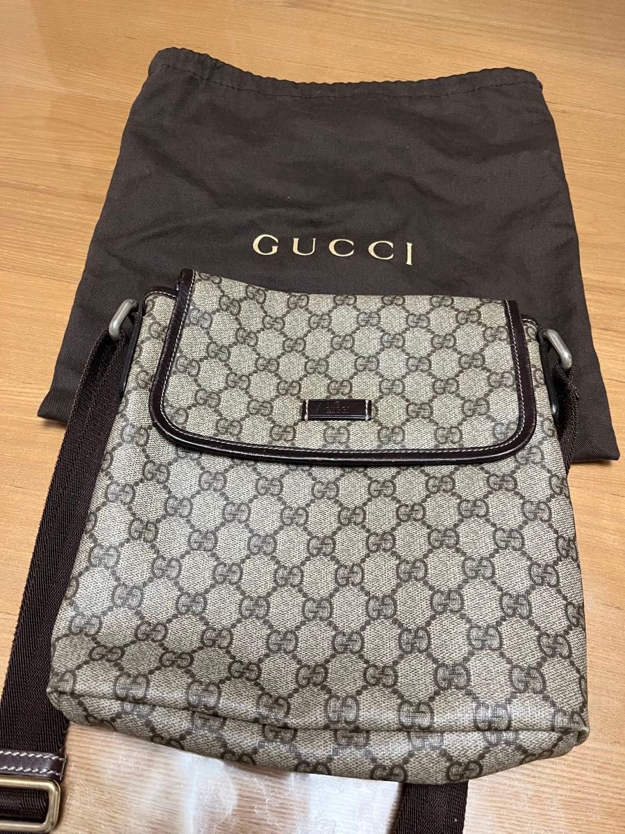 GUCCI Men’s Shoulder Bag Beige GG Pattern Made in Italy 26×20×5cm