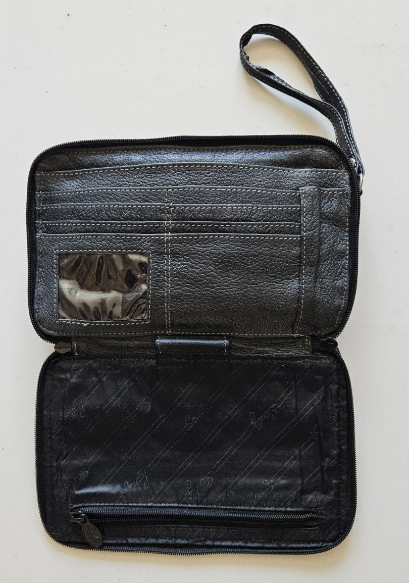 SCULLY By Dan Scully VERTICAL TRAVEL BAG – Black Leather w/zipper pocket
