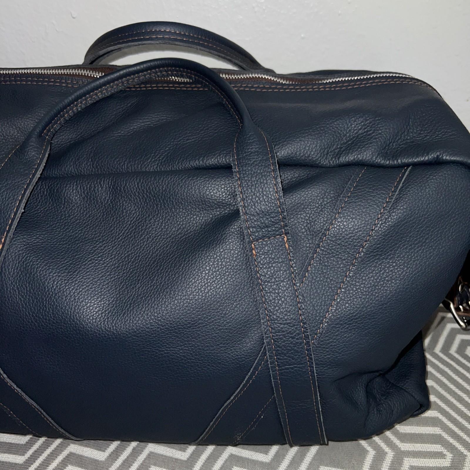 Ian James Navy Blue Leather Logan Duffle 20x12x7 Sport/Travel Shoulder Strap Bag