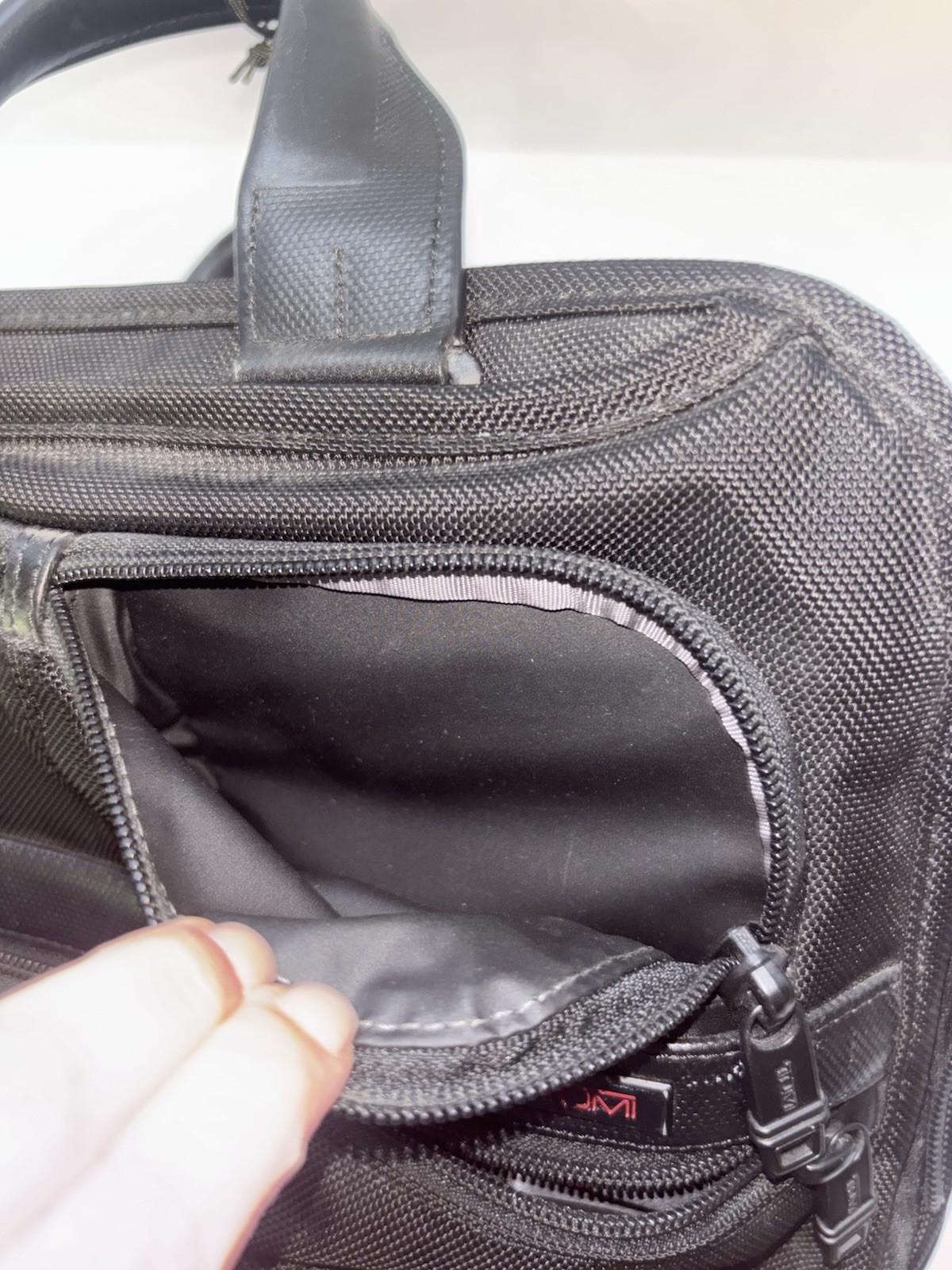 TUMI ALPHA 2 T-PASS Medium Screen Briefcase Laptop Bag Nylon / MODEL# 26516D2