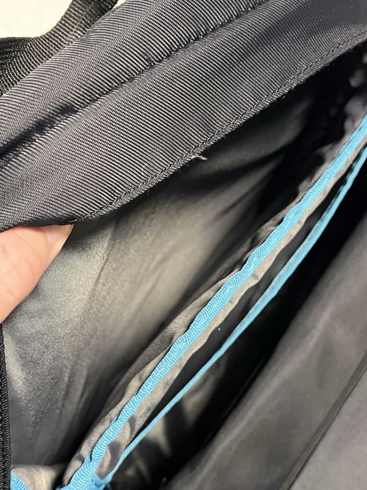 Thule Departer Black Back Pack 17x12x9 Glasses Pocket 21 Liter Laptop Travel