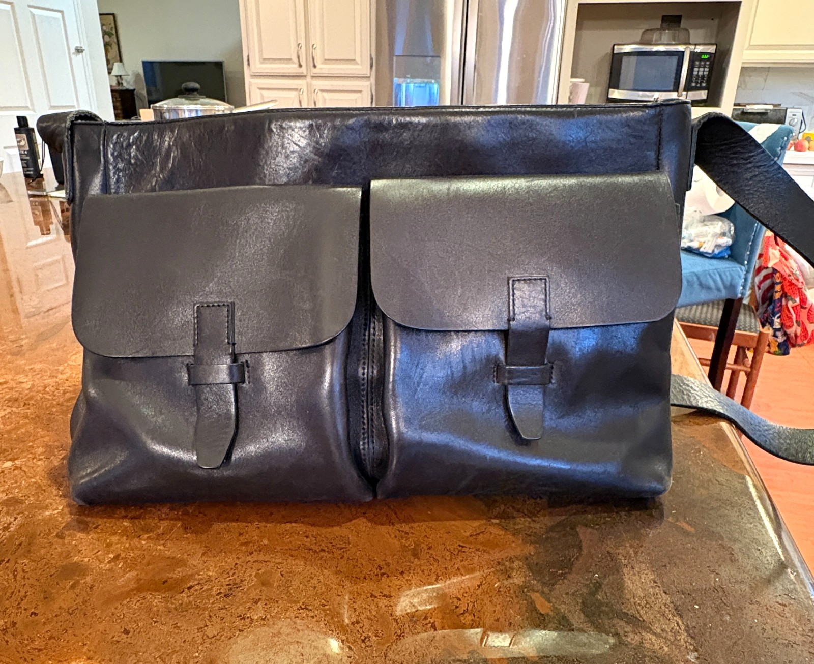 GAP Vintage Black Glossy Cow Leather Messenger Bag Crossbody Strap 15″X 12″x4.5″