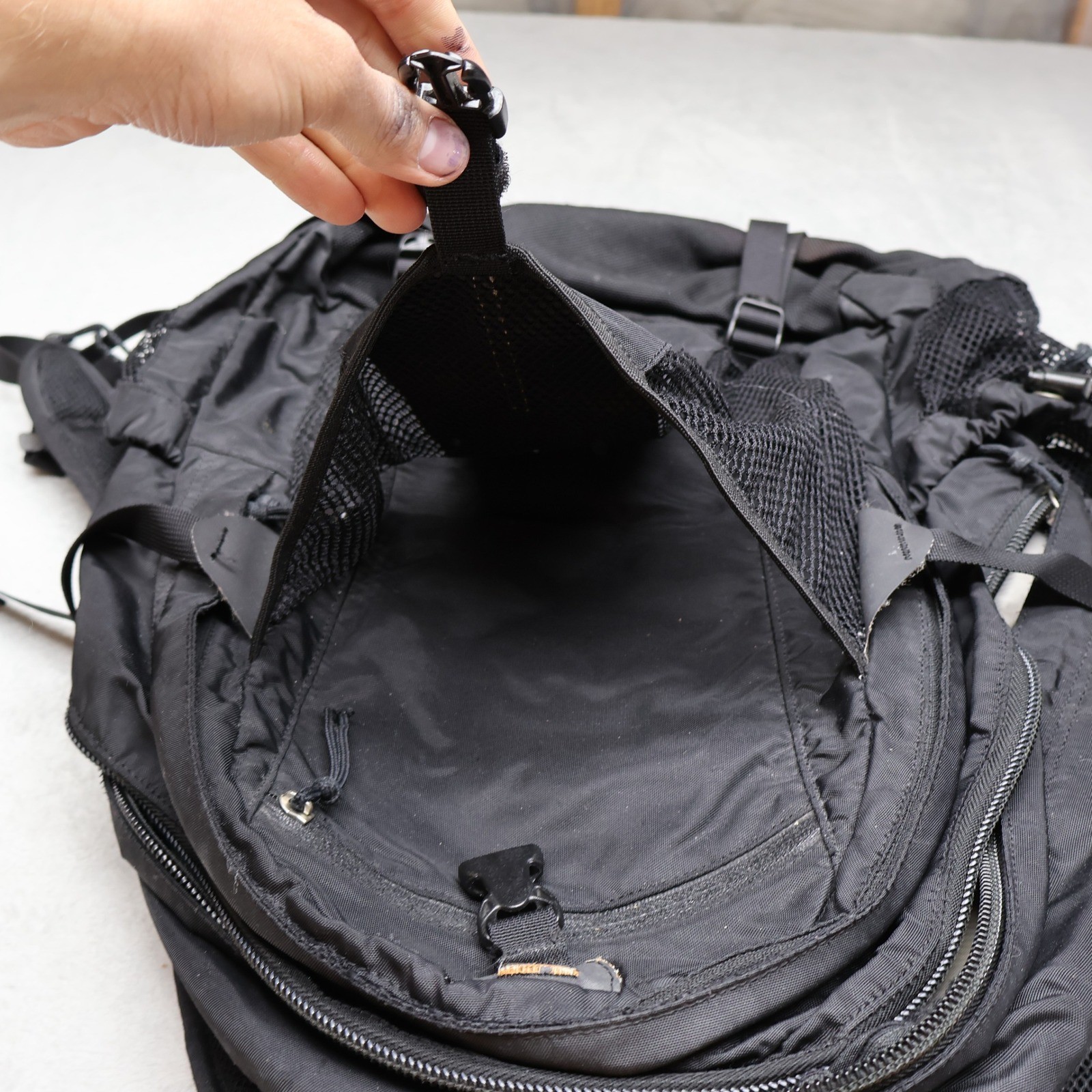 North Face Recon Backpack Mens Large Black Daypack Utility Hiking Travel Outdoor
