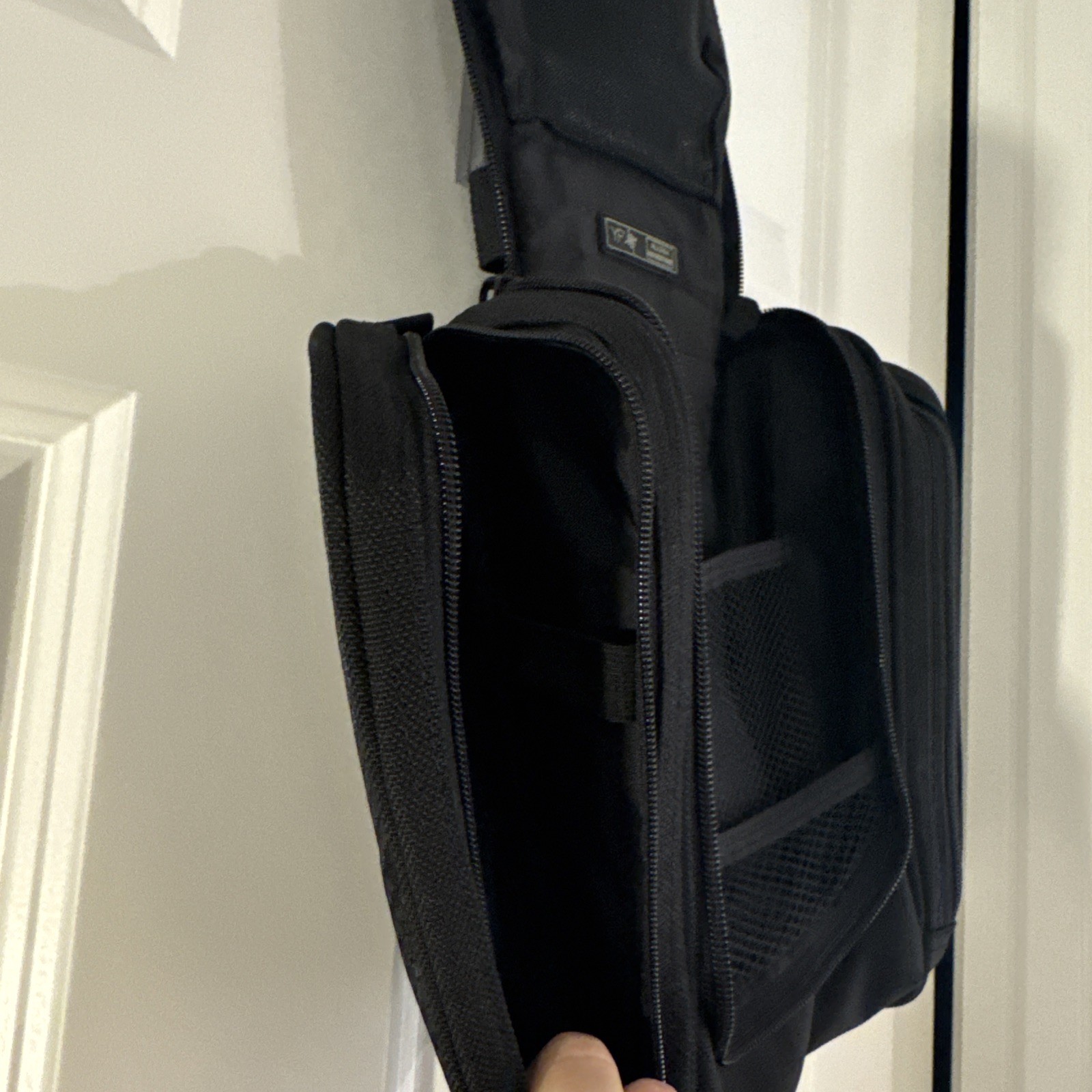 Mens Hanging Glacier Toiletry Bag Organizer W/ Multiple Pockets YPO/ NWT