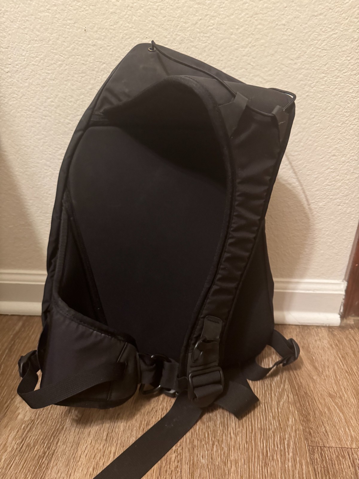 Arc’Teryx Quiver One Backpack Black Nylon Crossbody Sling Bag Discontinued