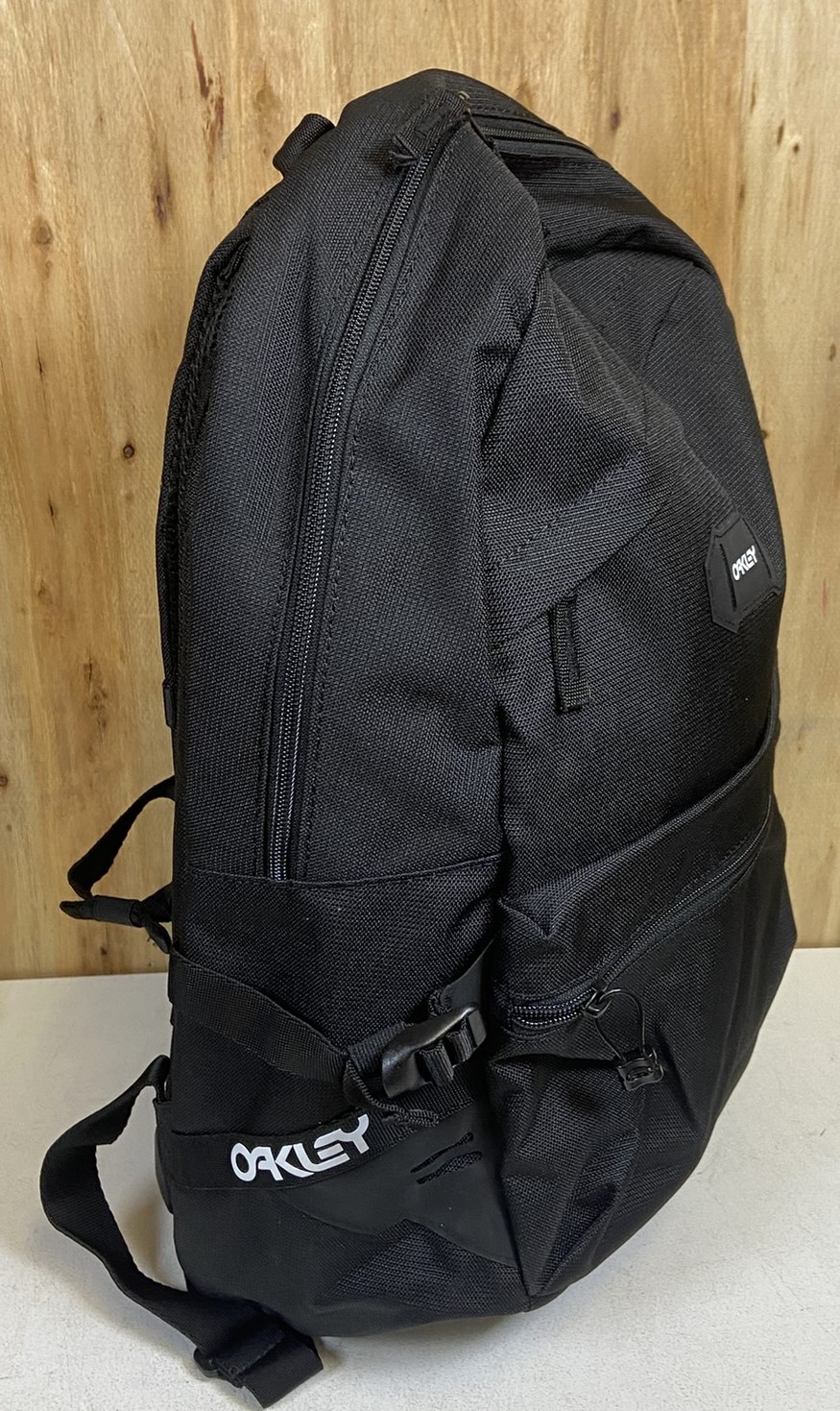 Oakley Street Backpack 20L Laptop Compartment Blackout 921417-02E (Z)