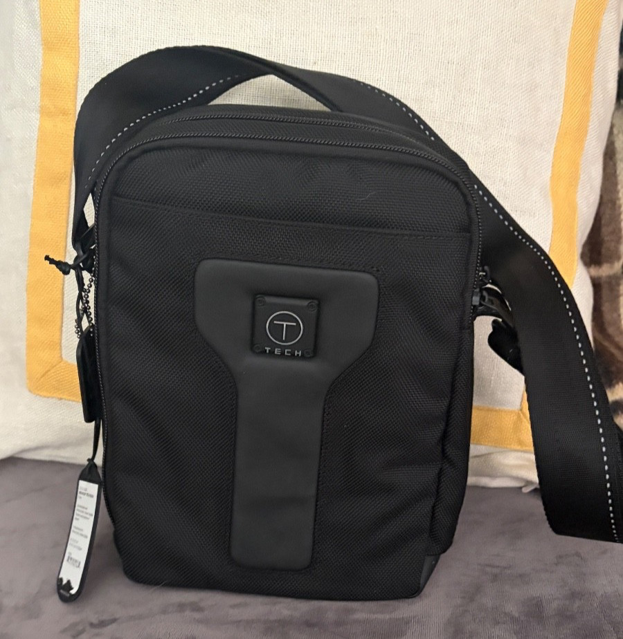 NWT Tumi T-Tech 057030D Adventure Medium Zip Tote Pouch Black Sling Crossbody