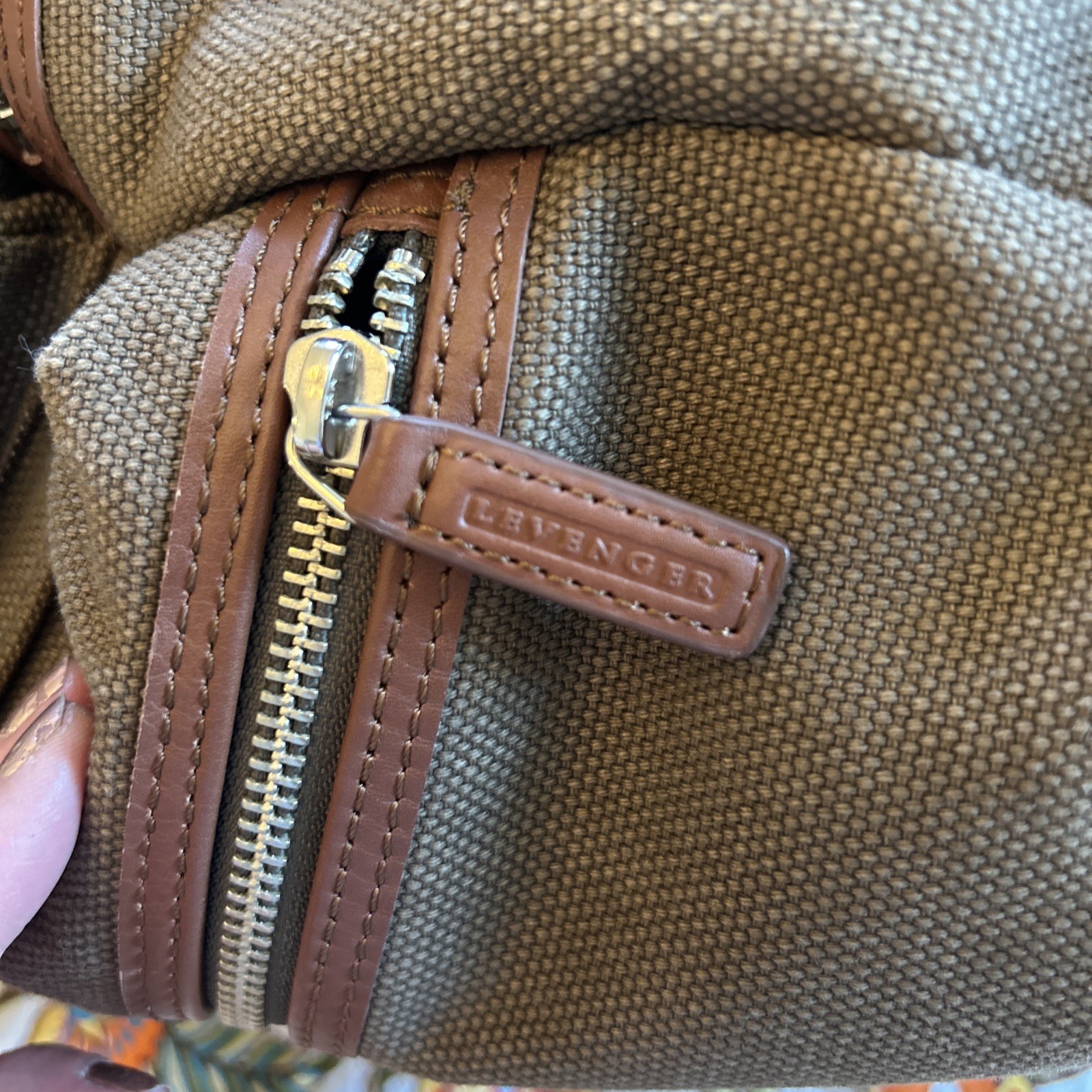 Levenger Olive Canvas/Brown Leather Messenger Bag Vtg 17″x 8″x 14″ w/Strap