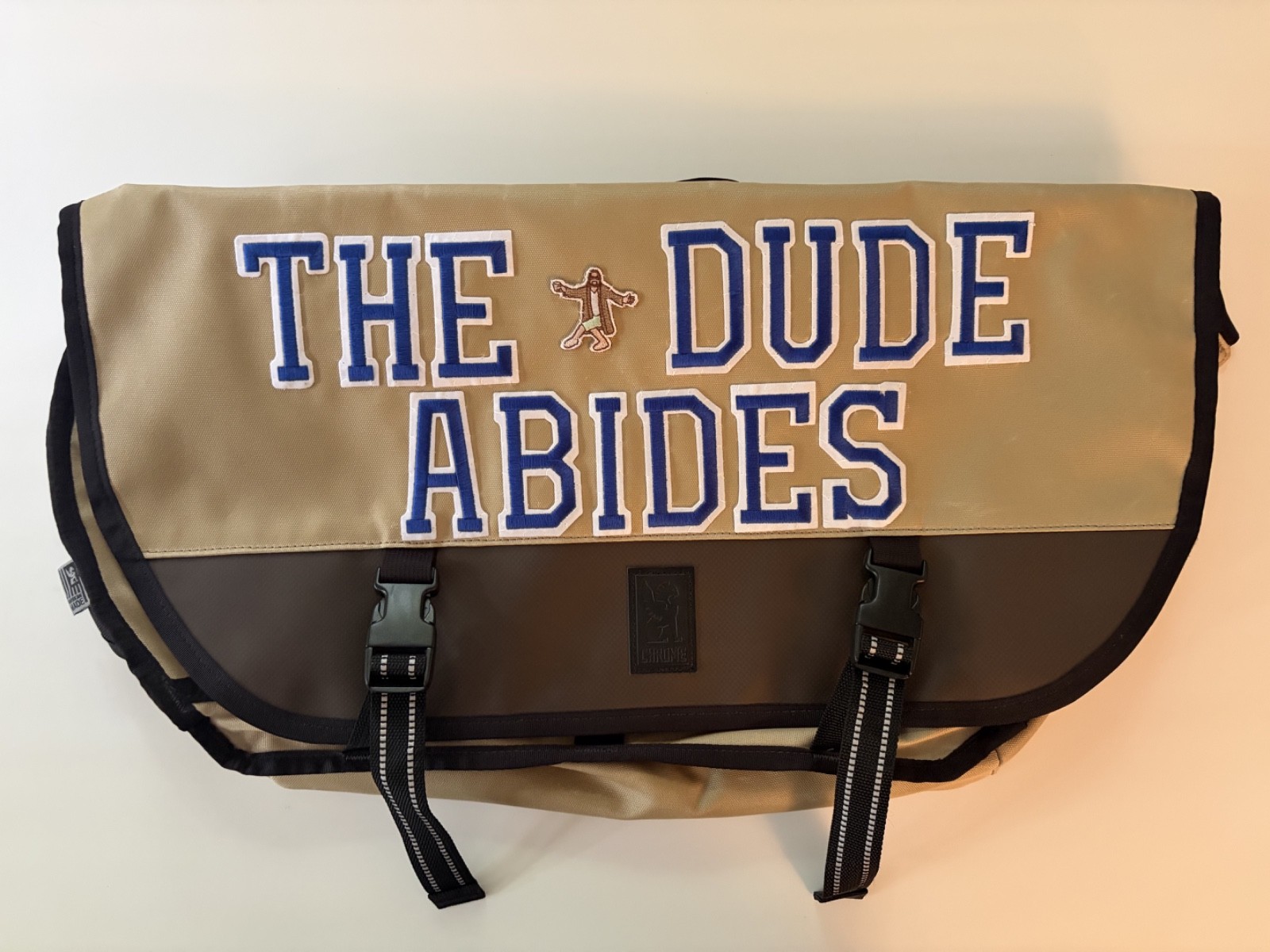 Chrome Industries Citizen messenger bag – custom THE DUDE ABIDES – Big Lebowski
