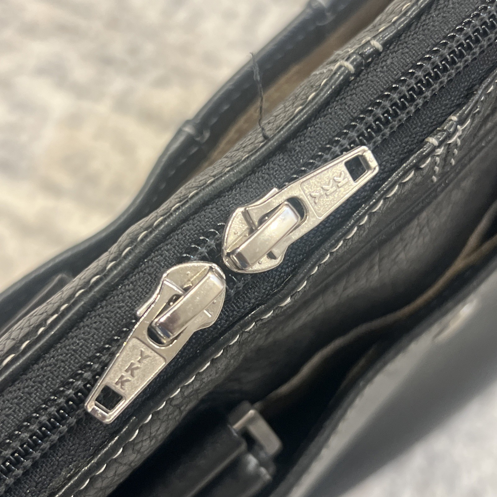 Boconi Black Leather Tumbled Pebbled Messenger Briefcase Laptop Case EUC