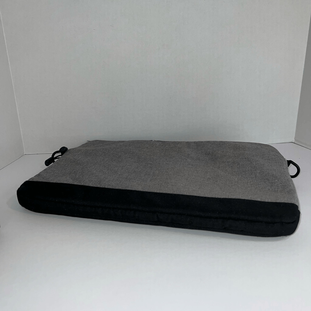 Targus TSS63204US Strata Sleeve Case for 15.6 in Laptop Notebook Pewter