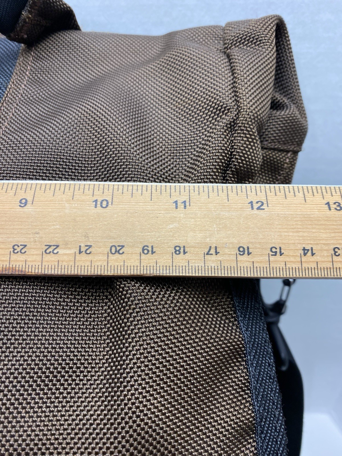TIMBUK2 Medium Brown & Black Messenger Commute Bag Laptop Luggage Passthrough