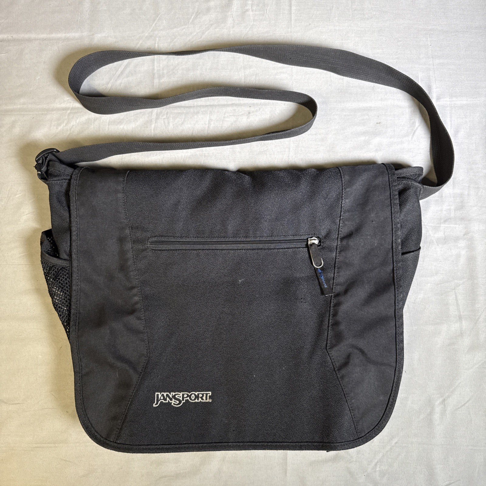 Vtg JanSport Black Messenger Bag/Laptop Travel Padded Adjustable ShoulderStrap
