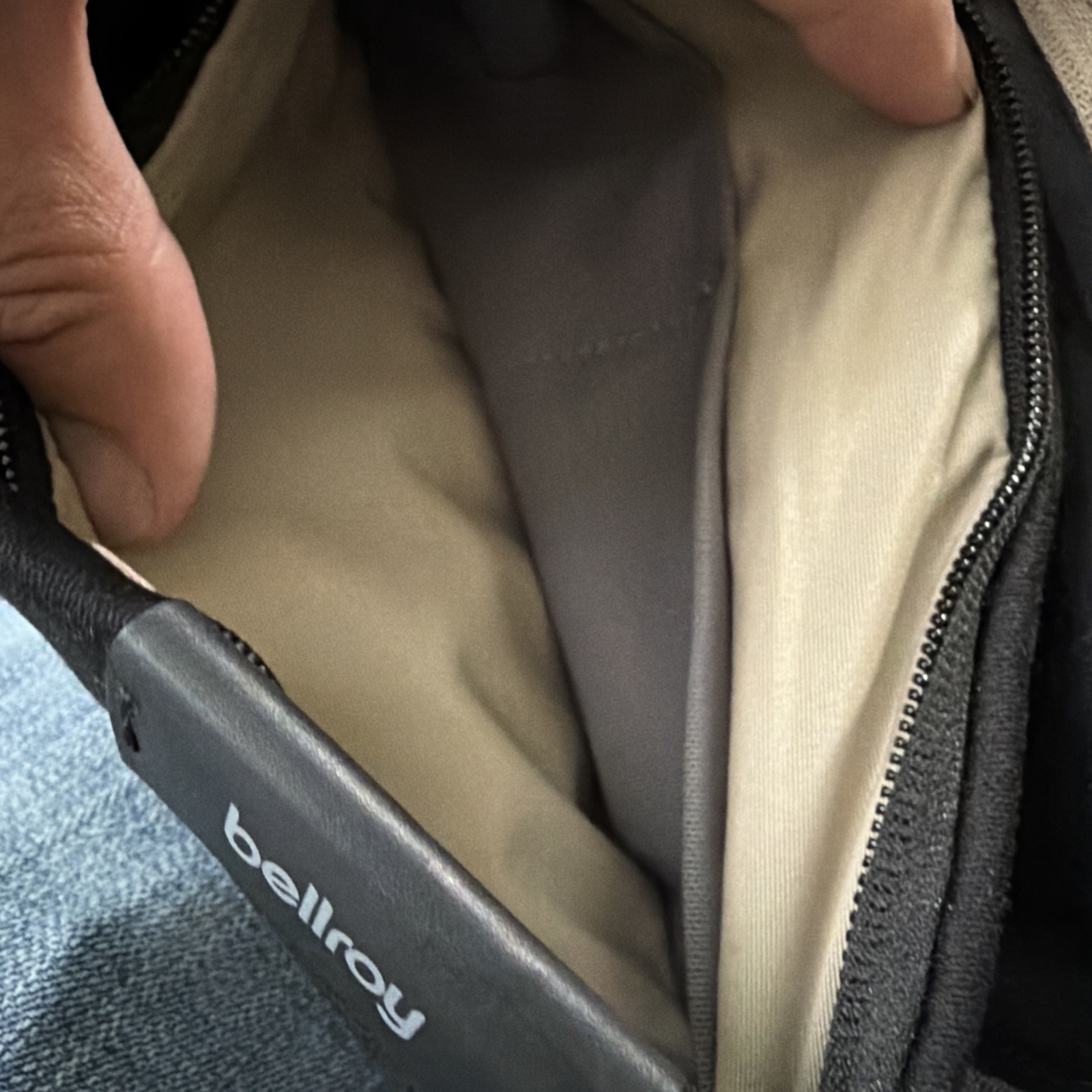 Bellroy Sling Bag Mini 4L Black Crossbody Travel Everyday Carry EDC Excellent