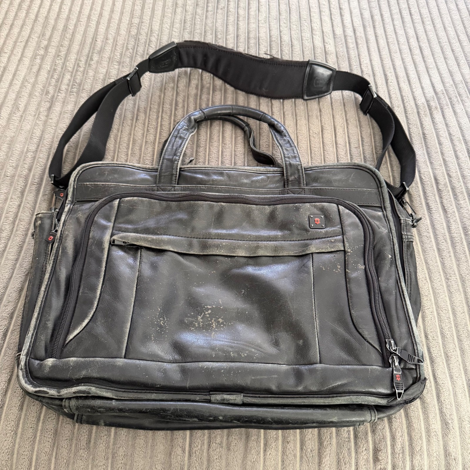 Victorinox Black Leather Briefcase Soft Sided Expandable DISTRESSED Laptop Bag