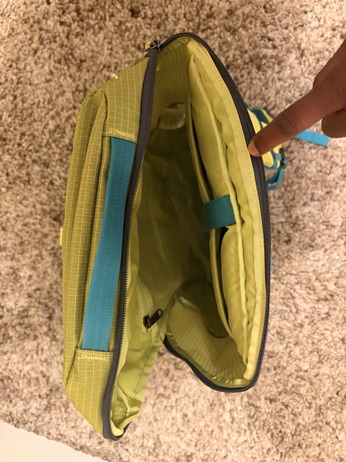 NWT Patagonia Black Hole 25L Backpack, Phosphorus Green Color