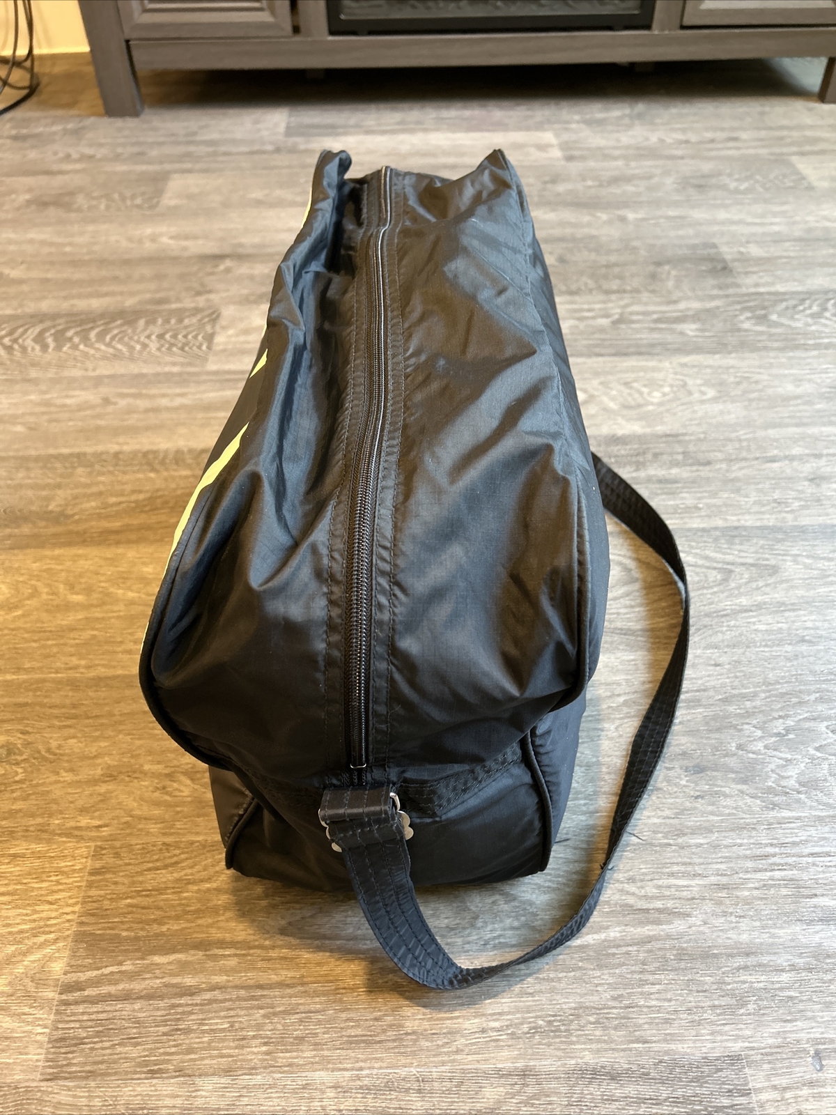 VTG 1980’s Nike Duffle Bag Big Logo Black/White RARE! blue tag Taiwan 1986 OG