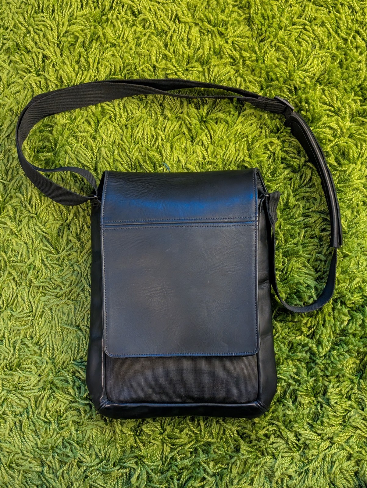 WaterField Muzetto Compact Leather Vertical Messenger Black Made in SF USA