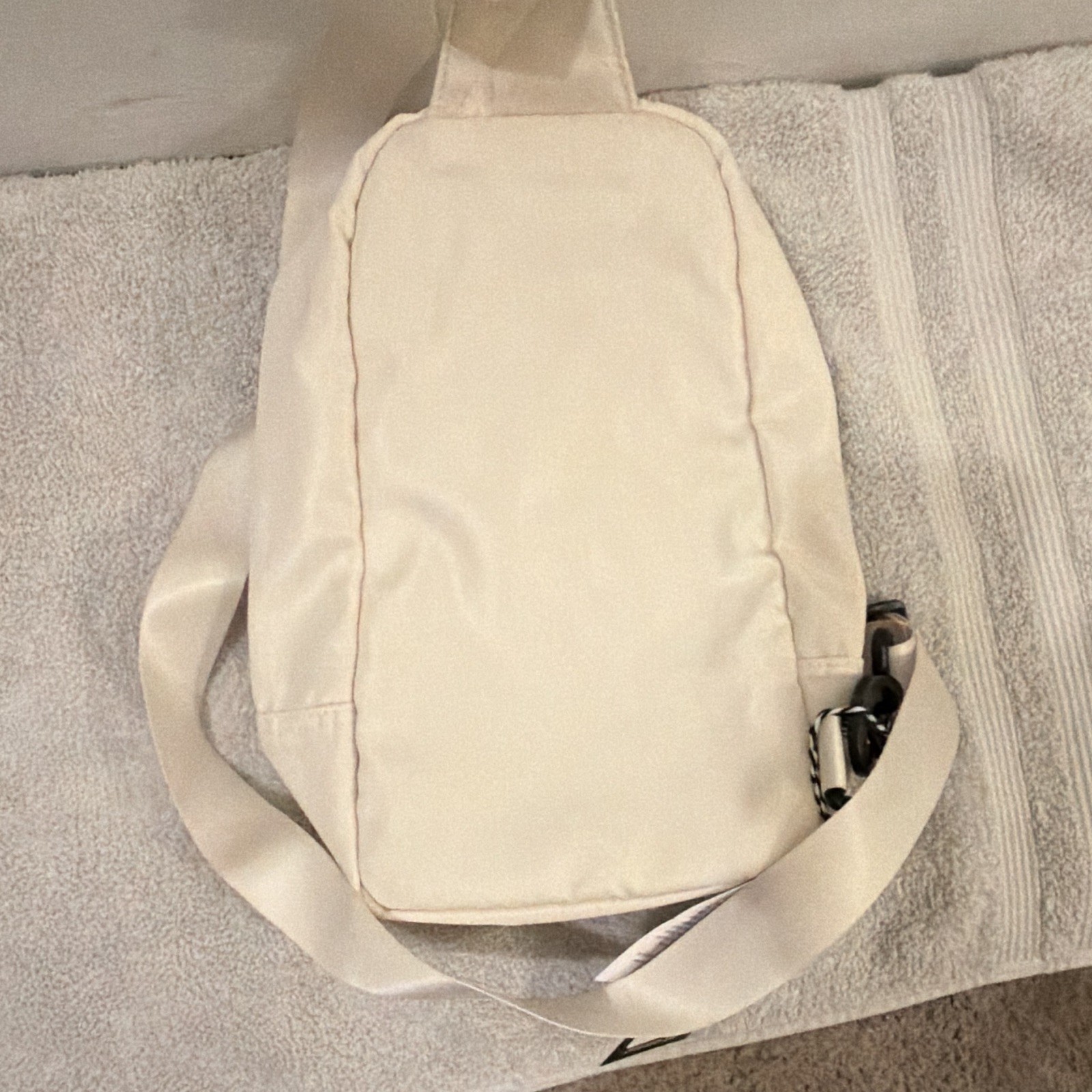 Original Penguin Beige Small Crossbody Bag Zip Closure, Inner Pockets
