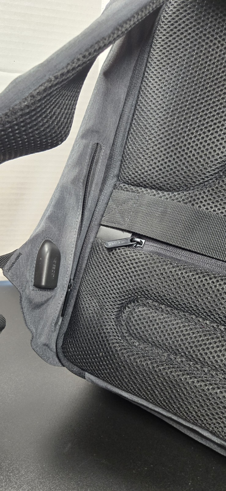XD Design Antitheft Backpack Great Condition! Bobby See Photos For Measurements