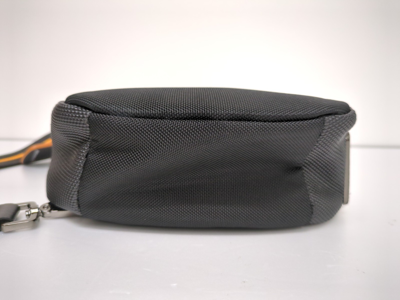 TUMI McLaren Torque Sling Body Bag carbon leather Fiber Black Outlet