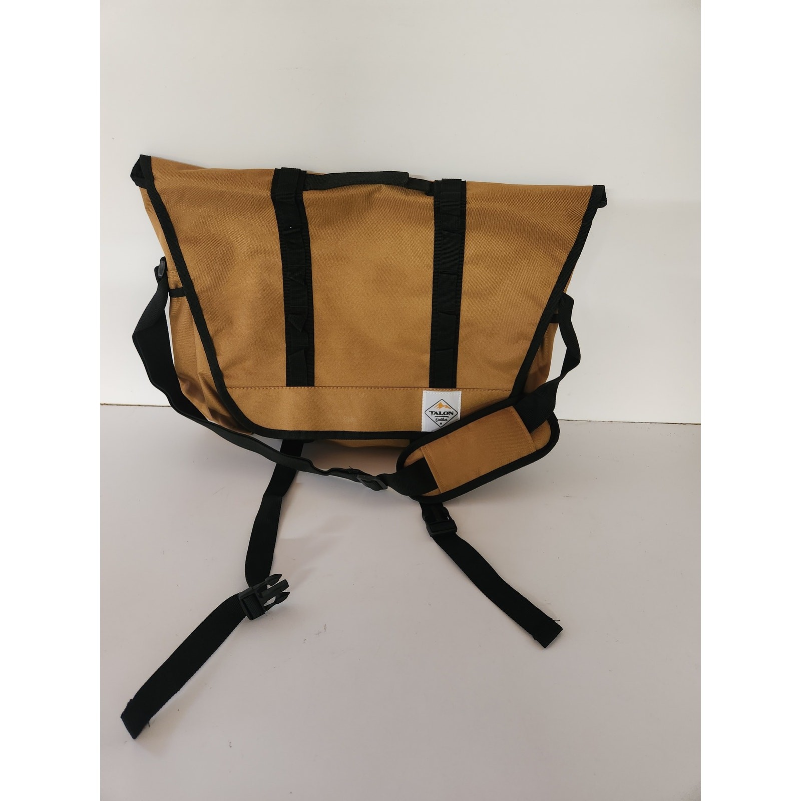 Talon Originsl Canvas computer bag brand New 18×14″