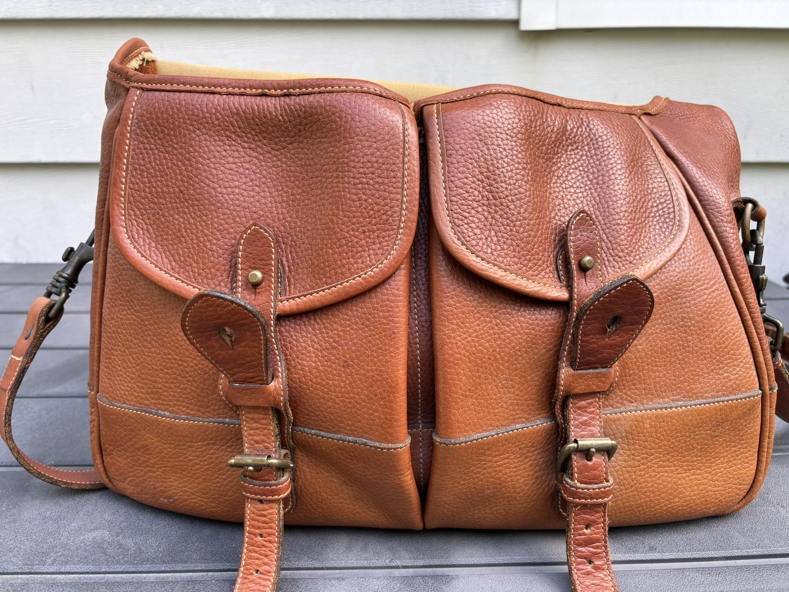 Levenger Tusting Clipper Leather Messenger Bag Made In England