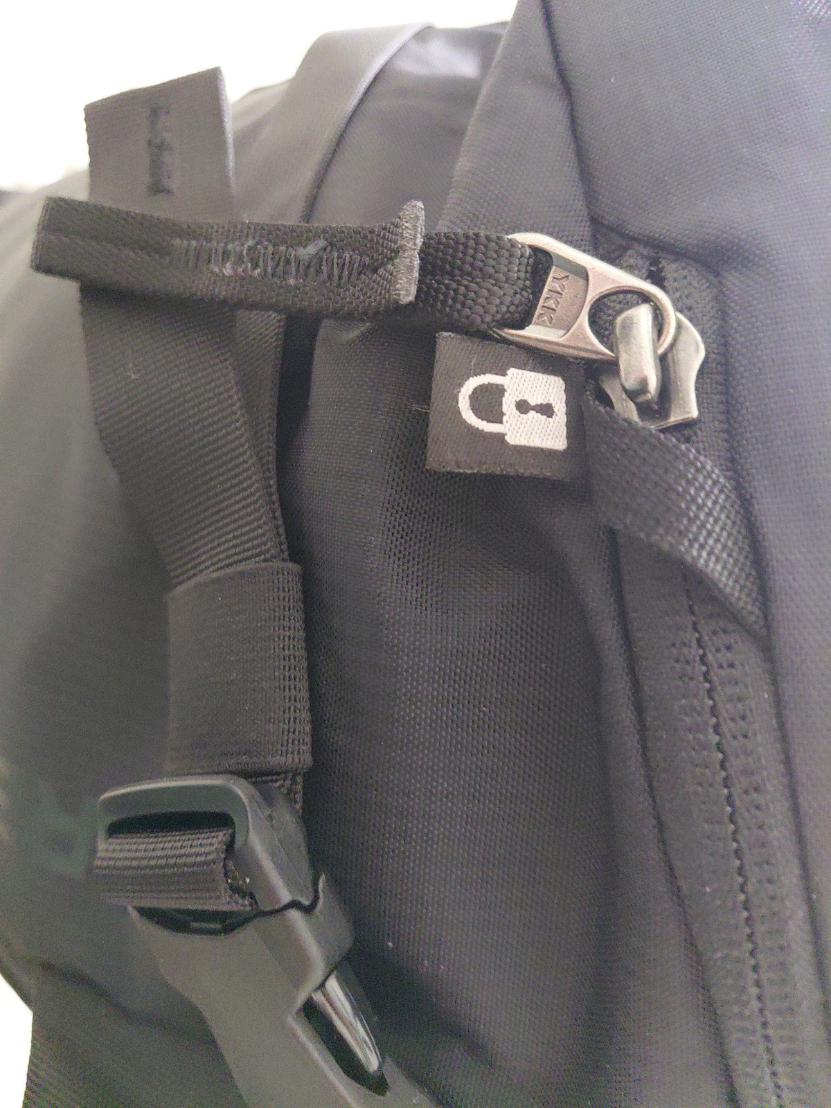 Gregory Compass 40, Laptop Compartment And 2 Zippered Pockets, For Travel