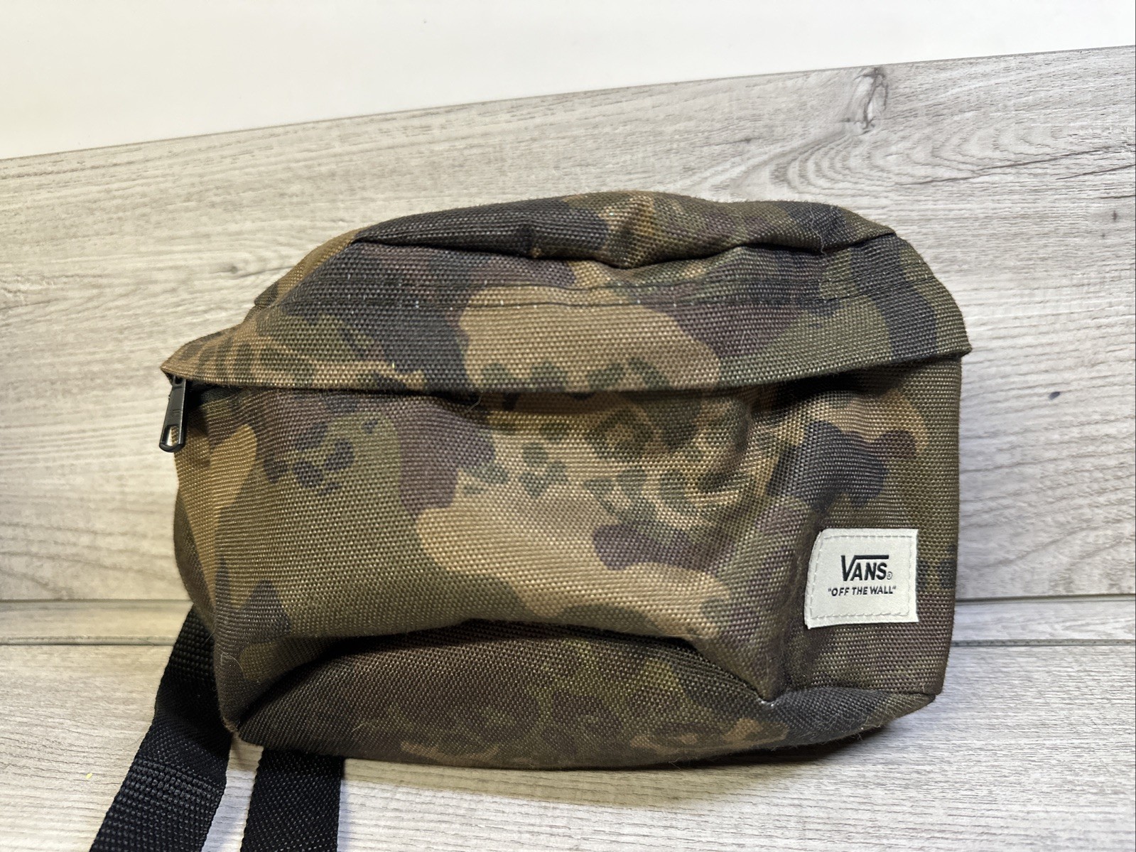 Vans off the wall Unisex Fanny Pack Camo With Vans Logo
