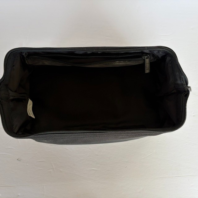 Beis The Dopp Kit Black Toiletry Bag Organizer Zippered 2 compartments