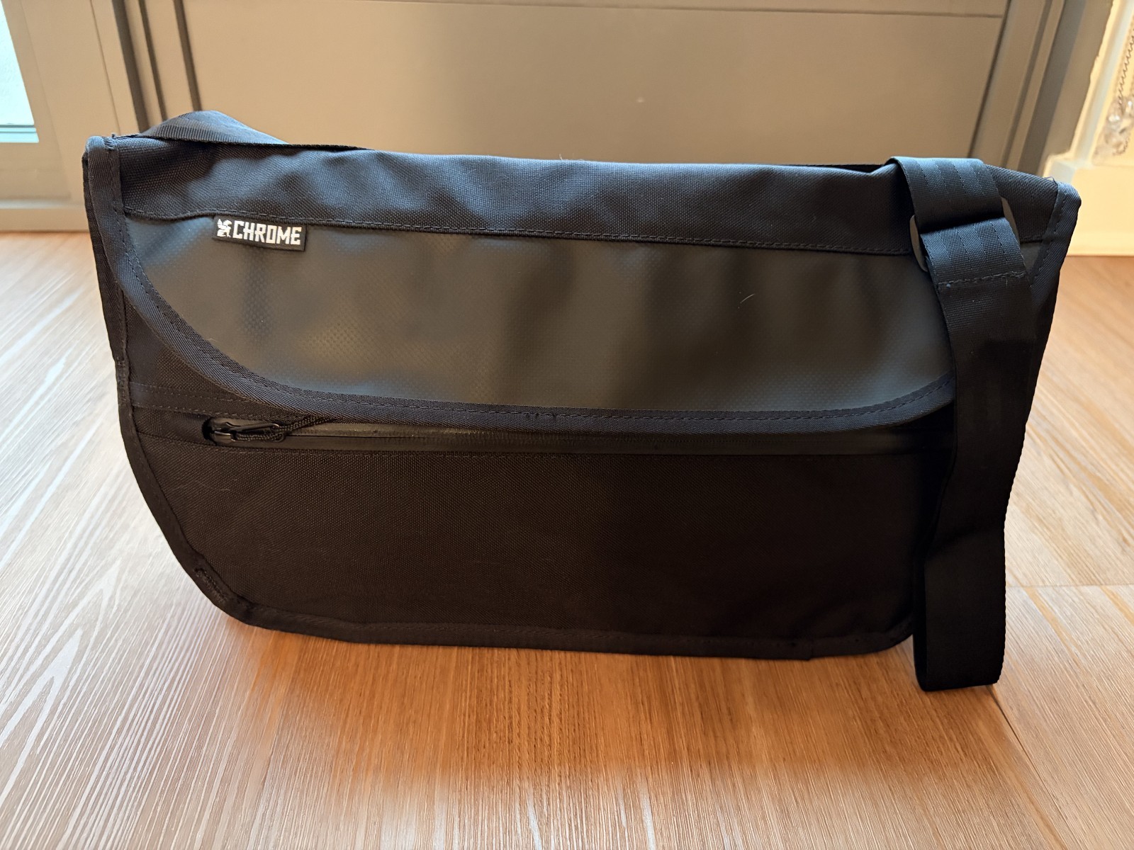 Chrome Industries Simple Messenger MD Bag 15L Black Waterproof Tarp DISCONTINUED